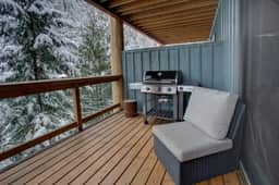 Alpine 3BR/3BA: Pool, Balcony, BBQ. 5 Mins to Vill! Sleeps 6