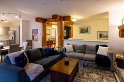 Alpine 3BR/3BA:Pool, Balcony, BBQ. 5 Mins to Vill! Sleeps 8