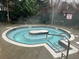 Bright 2BR: Walk to Mtn. & Lake. Pool & NEW Hot Tub.