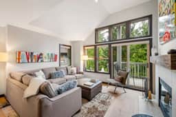Bright 3BR Home: Sleeps 6, Balcony, Hot Tub, King Bed.