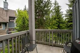 Bright 3BR Home: Sleeps 6, Balcony, Hot Tub, King Bed.