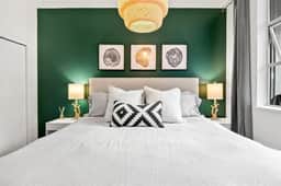 Comfy 1BR: Sleeps 4 with AC. Walk to Everything!