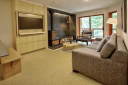 Cozy 1.5 BRM: Pool, Balcony, 5 min to Vill. Sleeps 4!