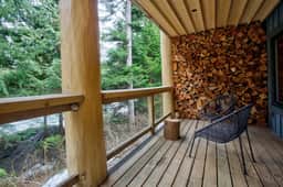 Cozy 1.5 BRM: Pool, Balcony, 5 min to Vill. Sleeps 4!
