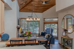 Creekside 2BR:Walk to Mtn. Balcony, BBQ. Sleeps 7!