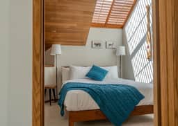 Creekside 2BR:Walk to Mtn. Balcony, BBQ. Sleeps 7!