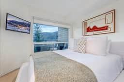 Cute & Cozy 2BR: Walk to Gondola HotTub- Parking!