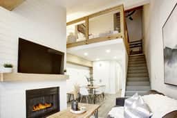 Lofted Creekside 1BR: Pool & NEW Hot Tub, Walk to Creekside Gondola & Lake!