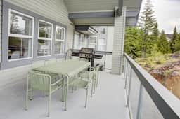 Luxury 4BR: 5 min to Vill, Balcony, BBQ, Sleeps 8!