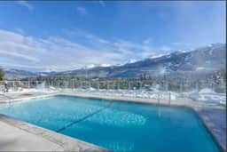 Mountain Escape: 2BR Family Friendly, Pool, Hot tub, 5 mins to Village!
