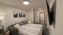 Spacious & Bright 2BRM-Patio, 5 Mins to Village. Sleeps 6