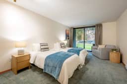 Spacious & Bright 2BRM-Patio, 5 Mins to Village. Sleeps 6