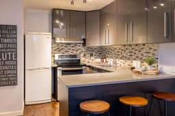 Stunning Creekside 1BRM: Balcony, Walk to Gondola! Free Parking!