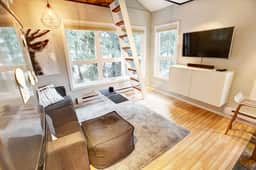 Tree Top 1BR: Walk to Creekside Gondola, Lake & Shops.