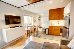 Tree Top 1BR: Walk to Creekside Gondola, Lake & Shops.