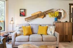 Upper Vill 1BRM: Pool, Bike storage, Steps to Mtn! Sleeps 4