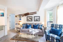 Upper Vill 1BRM: Pool, Steps to Gondola. Sleeps 4!