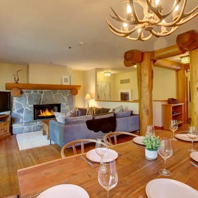 Alpine 3BR/3BA: Pool, Balcony, BBQ. 5 Mins to Vill! Sleeps 6