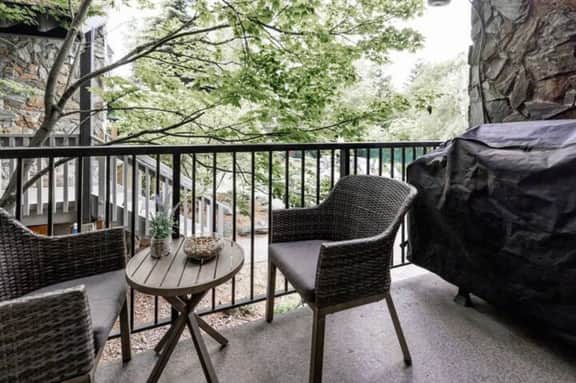 Bright 2BR: Walk to Mtn. & Lake. Pool & NEW Hot Tub.