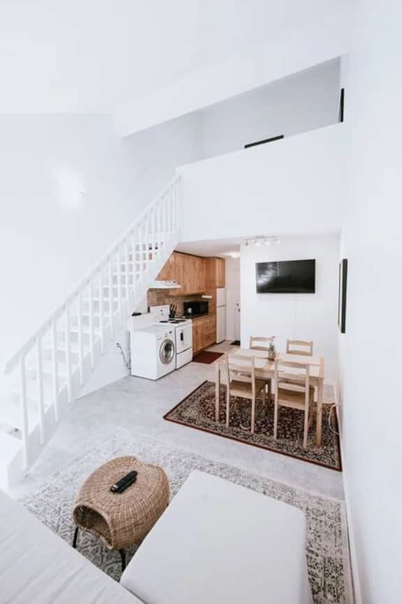 Bright Lofted Creekside 1BRM: Sleeps 4, Walk to Gondola!