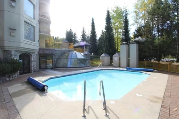 Bright Upper Village 1BRM:Pool, Balcony, Steps to Mtn. Sleeps 4!
