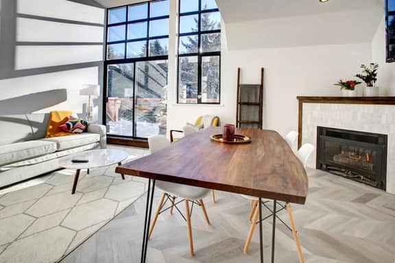 Bright Whistler Vill 1BRM: Walk to Everything, Sleeps 4.