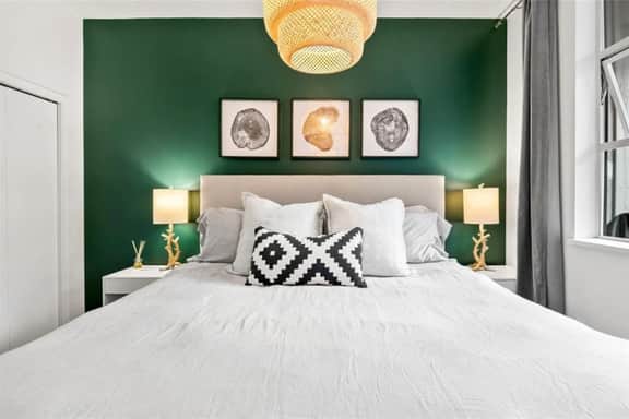 Comfy 1BR: Sleeps 4 with AC. Walk to Everything!