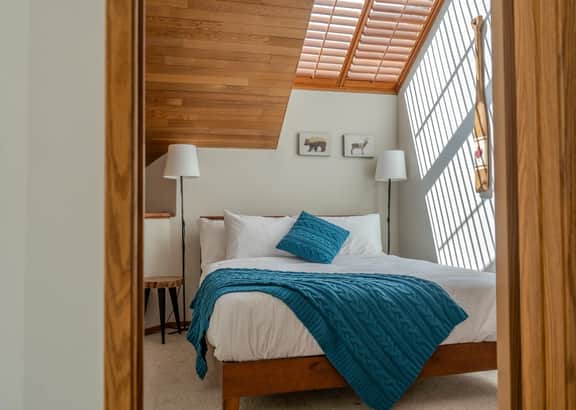 Creekside 2BR:Walk to Mtn. Balcony, BBQ. Sleeps 7!