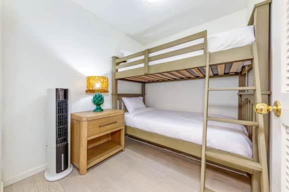 Cute & Cozy 2BR: Walk to Gondola HotTub- Parking!