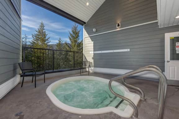 Cute & Cozy 2BR: Walk to Gondola HotTub- Parking!