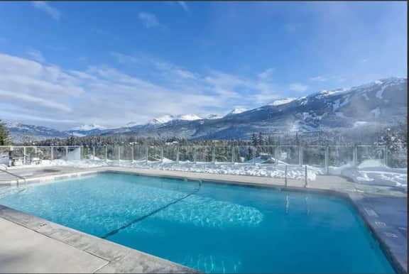 Mountain Escape: 2BR Family Friendly, Pool, Hot tub, 5 mins to Village!