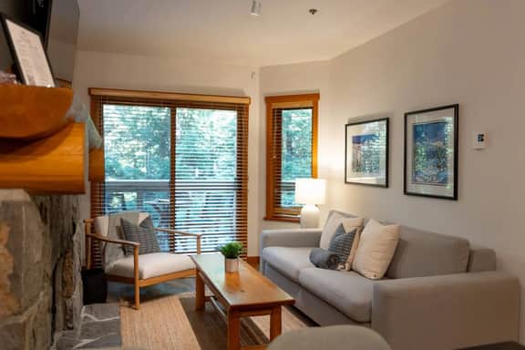 Spacious 1.5BR: Sleeps 4, Pool, Balcony, Private Hot Tub.