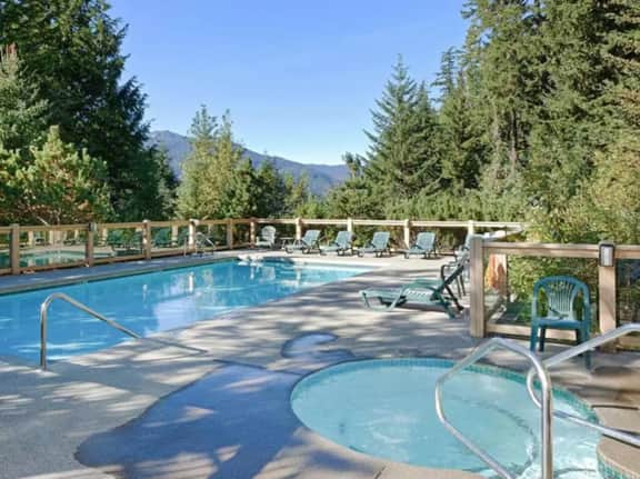 Spacious 1.5BR: Sleeps 4, Pool, Balcony, Private Hot Tub.