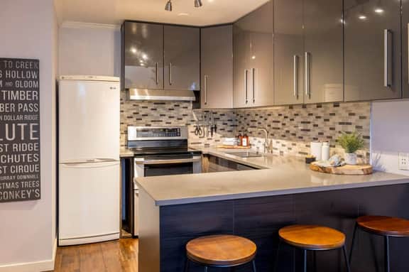 Stunning Creekside 1BRM: Balcony, Walk to Gondola! Free Parking!