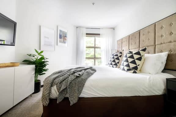 The Aspens Upper Vill 2BR:Pool, Hot Tub, Sleeps 5. Steps to Mtn.