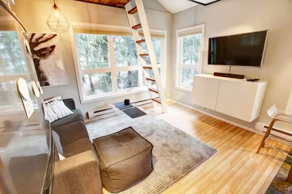 Tree Top 1BR: Walk to Creekside Gondola, Lake & Shops.
