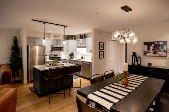 Upper Vill 3BRM:Walk to Mtn, Patio, Fam Friendly, Sleeps 5.