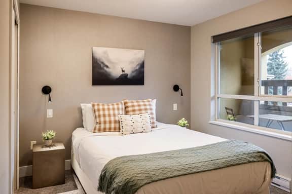 Whistler Center 1BR:Walk Everywhere. Balcony, Free Parking. Sleeps 4.