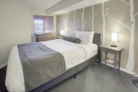 Whistler Vill 1BR: Balcony, Walk to Everything, Sleeps 4!