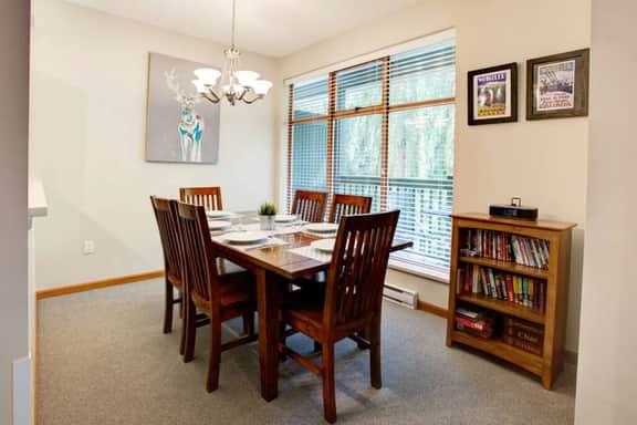Whistler Vill 2BR: Pool, Hot Tub, Balcony, Free Parking. Walk to Everything
