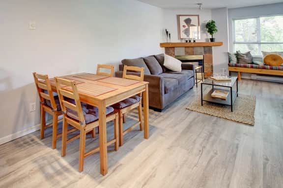Whistler Vill Center: 1BRM, Balcony, Walk to Mtn!