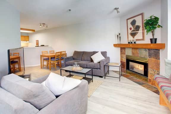 Whistler Vill Center: 1BRM, Balcony, Walk to Mtn!