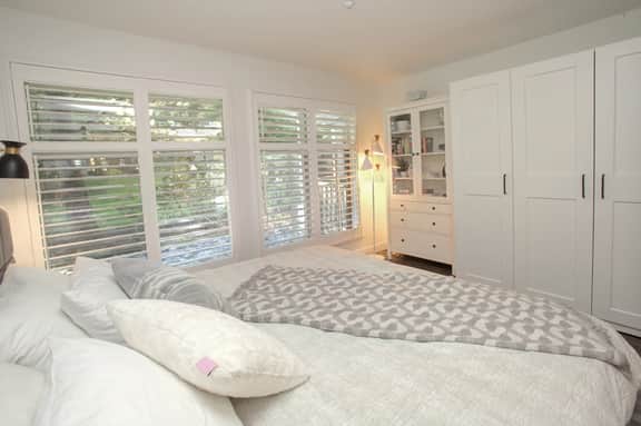 Whistler Vill. 1BR: Pool, Balcony, Walk to Gondola, w/ free parking!