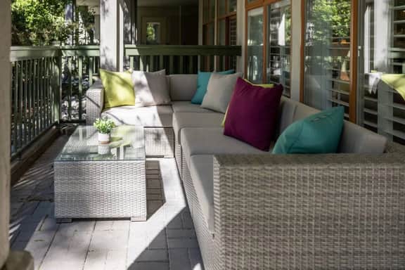 Whistler Vill. 1BR: Pool, Balcony, Walk to Gondola, w/ free parking!