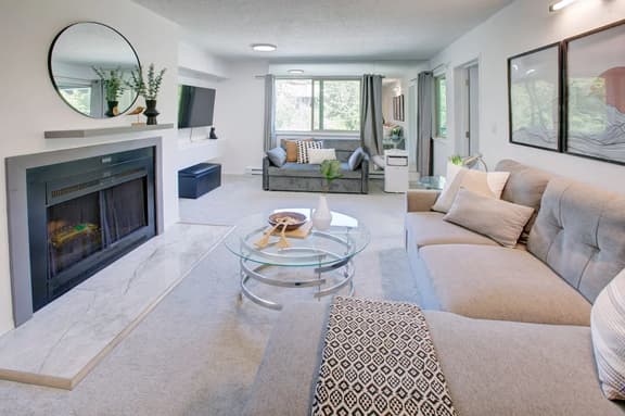 Bright Creekside 2BR:Steps to Gondola & Lake w/ Pool & Balcony!