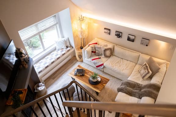 Exquisite 3BR: Steps To Creekside Gondy, Pool, HotTub. Sleeps 8