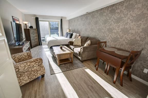 Mtn View Studio:Walk to Creekside Gondola & Lake w/ Pool & NEW Hot Tub