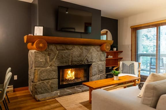 Spacious 1.5BR: Sleeps 4, Pool, Balcony, Private Hot Tub.