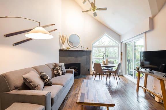 Stunning Creekside 1BRM: Balcony, Walk to Gondola! Free Parking!