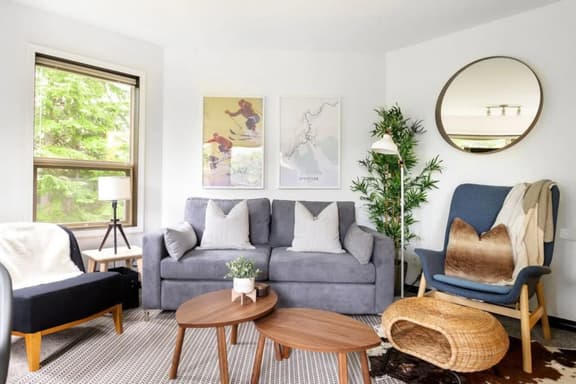 The Aspens Upper Vill 2BR:Pool, Hot Tub, Sleeps 5. Steps to Mtn.